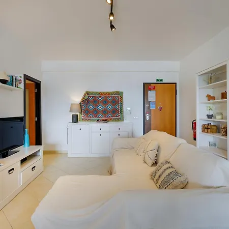 Apartment 2br | Pool, Ac & Parking