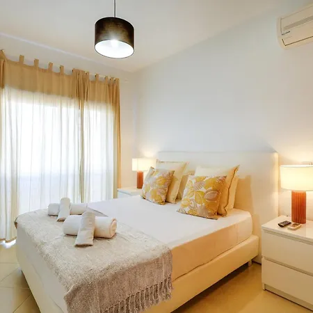 2br | Pool, Ac & Parking Apartment