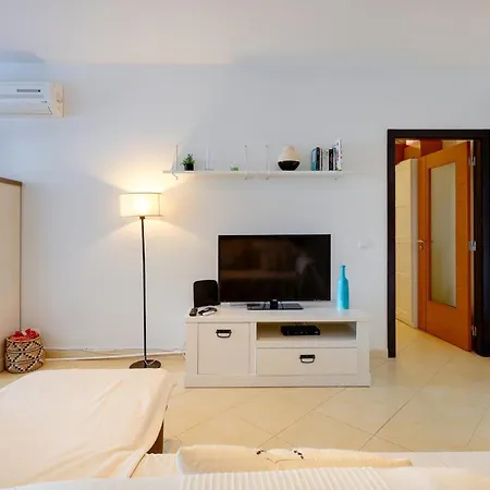 Apartment 2br | Pool, Ac & Parking