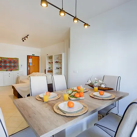 2br | Pool, Ac & Parking Apartment *